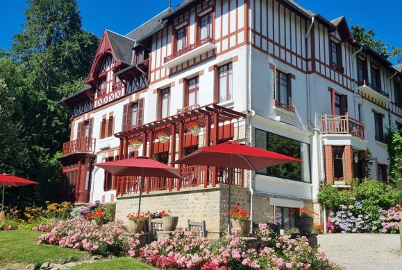 Façade de la VILLA BOIS JOLI Bagnoles de l'ORne